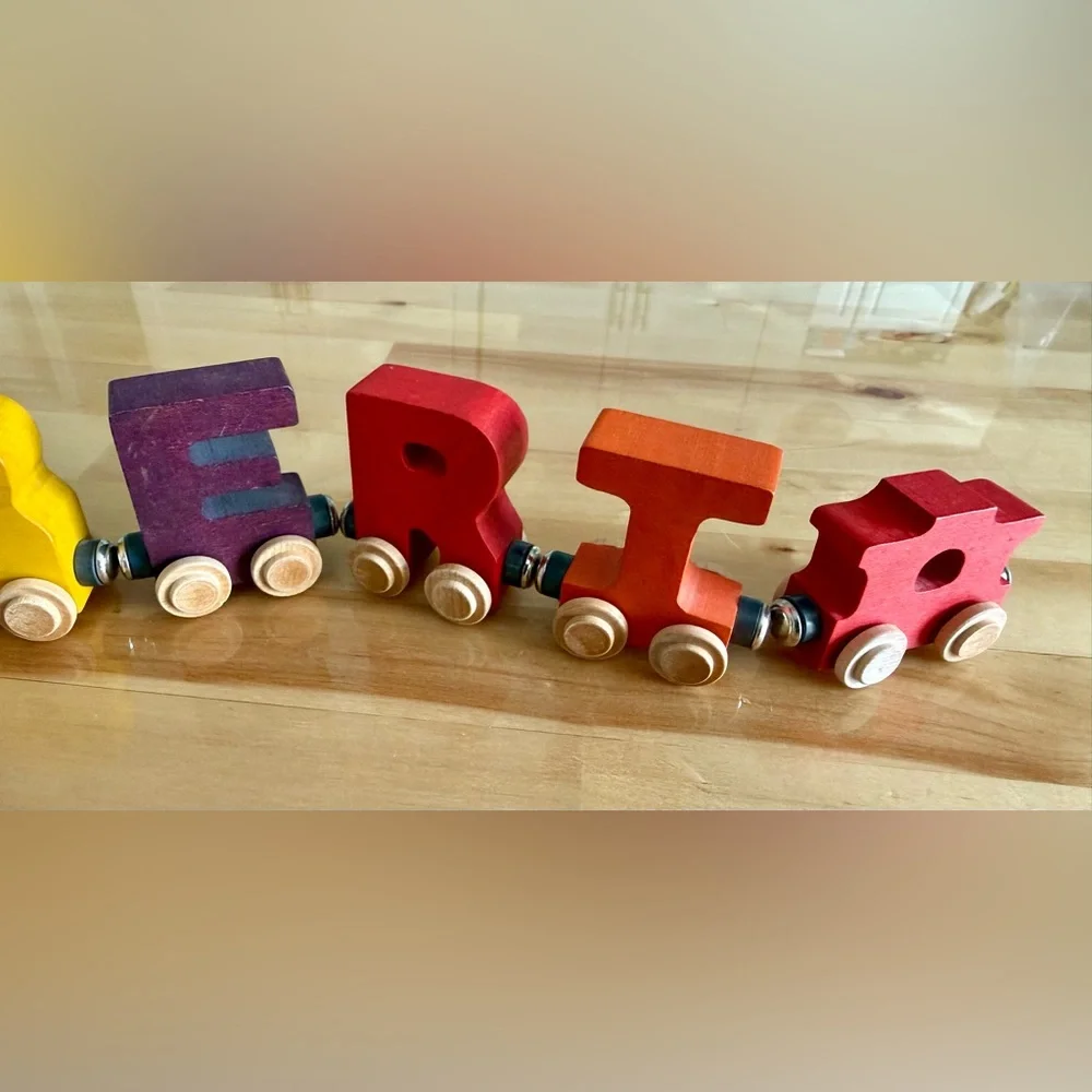 Maple Landmark NameTrain set spelling the name 